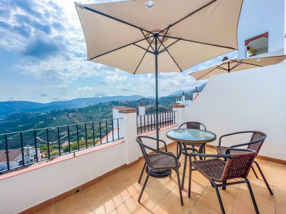 Modern 2 Bed Apartment With Pool In Frigiliana Exterior foto